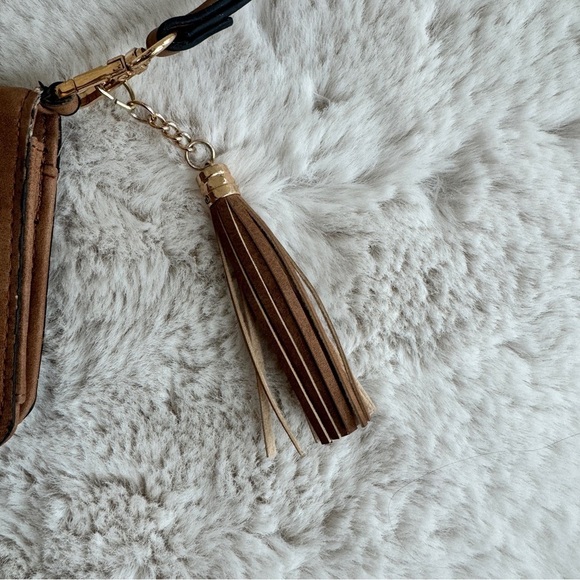 Joy Susan Brown Vegan Faux Leather Snap Wallet Wristlet Card Holder Tassel - Picture 4 of 12